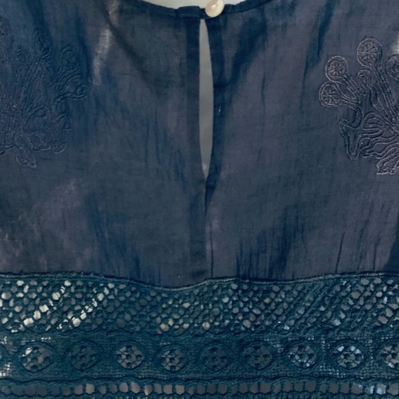 Anthropologie Chan LuLu Navy Sleeveless Blouse. - Picture 6 of 7